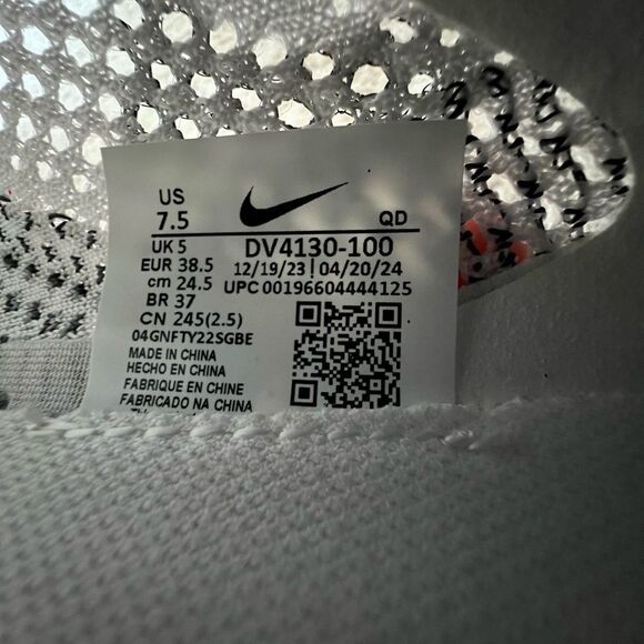 Nike ZoomX Vaporfly Next% 3 White Metallic Silver - Picture 9 of 9